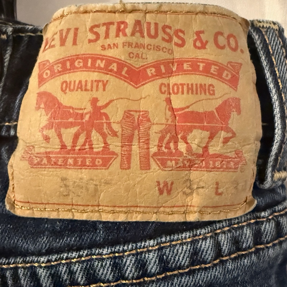 Levis 550 Jeans Mens 38x34 (fits 36x32.5) Blue Denim Pants - Picture 4 of 8
